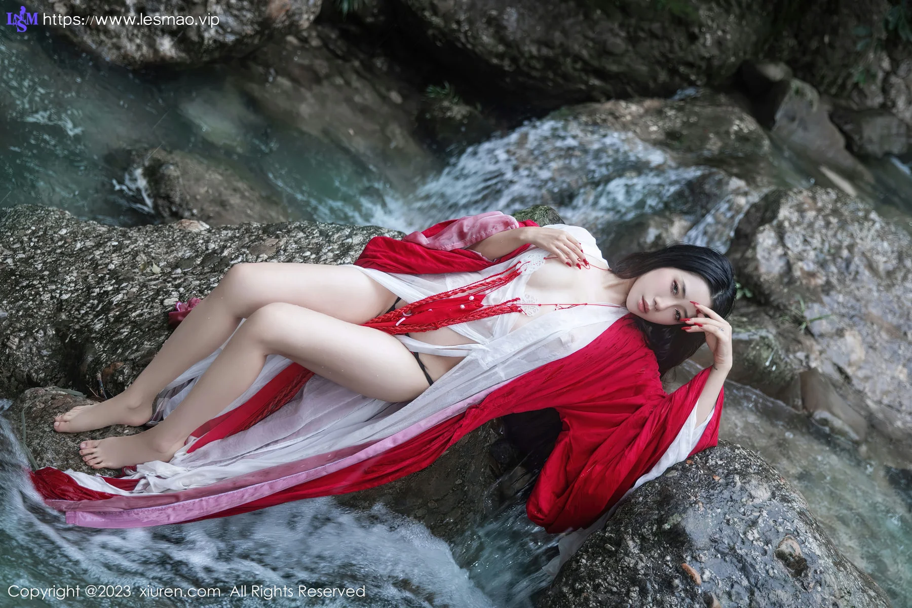 XiuRen 秀人 No.7295  严利娅Yuliya 户外诱惑红色古装性感写真 - 18