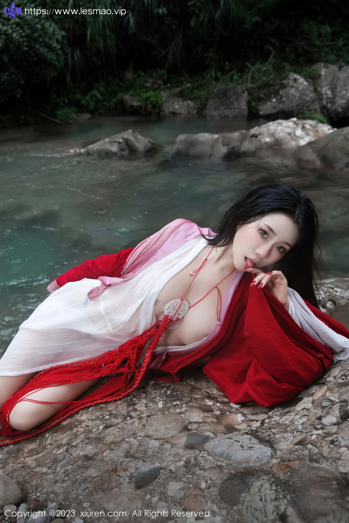 XiuRen 秀人 No.7295  严利娅Yuliya 户外诱惑红色古装性感写真 - 19