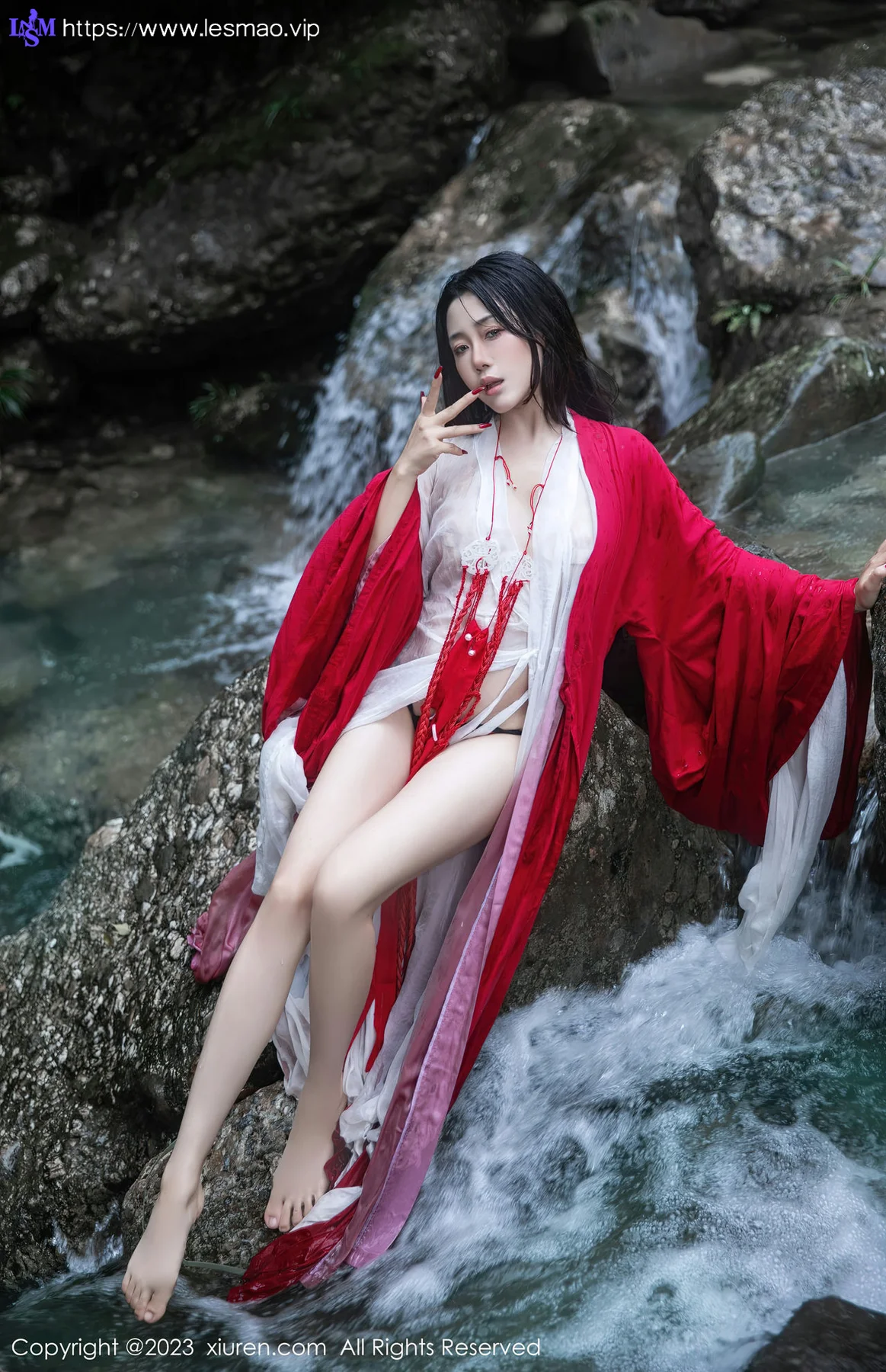 XiuRen 秀人 No.7295  严利娅Yuliya 户外诱惑红色古装性感写真 - 20
