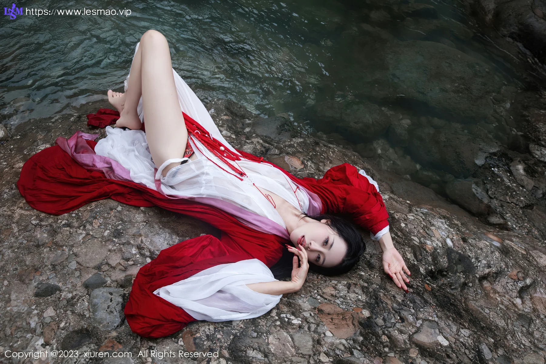 XiuRen 秀人 No.7295  严利娅Yuliya 户外诱惑红色古装性感写真 - 21