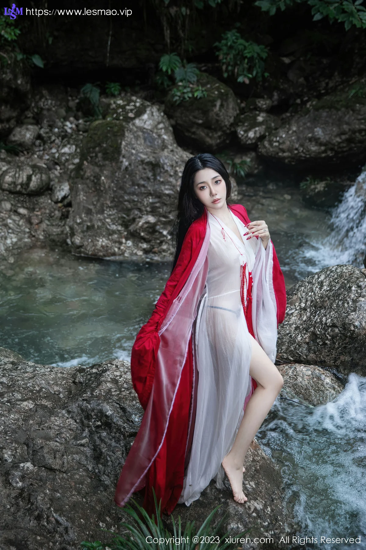 XiuRen 秀人 No.7295  严利娅Yuliya 户外诱惑红色古装性感写真 - 23