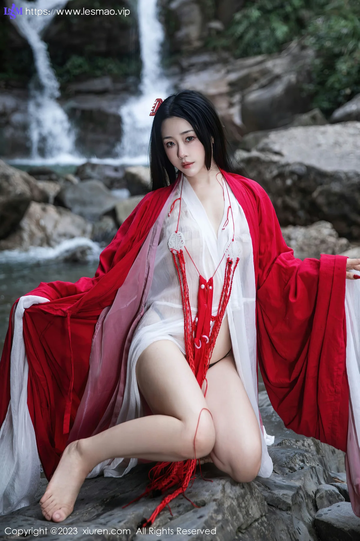 XiuRen 秀人 No.7295  严利娅Yuliya 户外诱惑红色古装性感写真 - 25