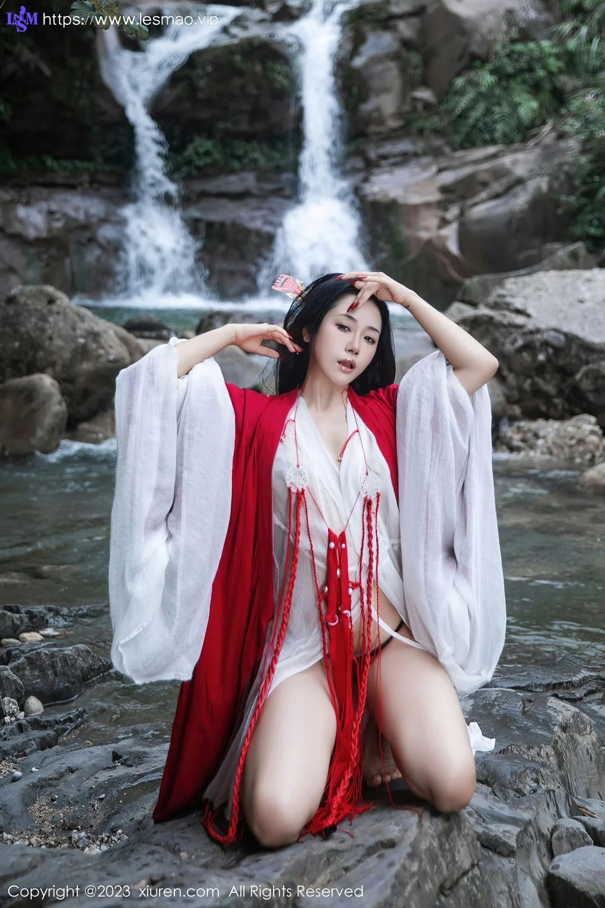 XiuRen 秀人 No.7295  严利娅Yuliya 户外诱惑红色古装性感写真 - 26