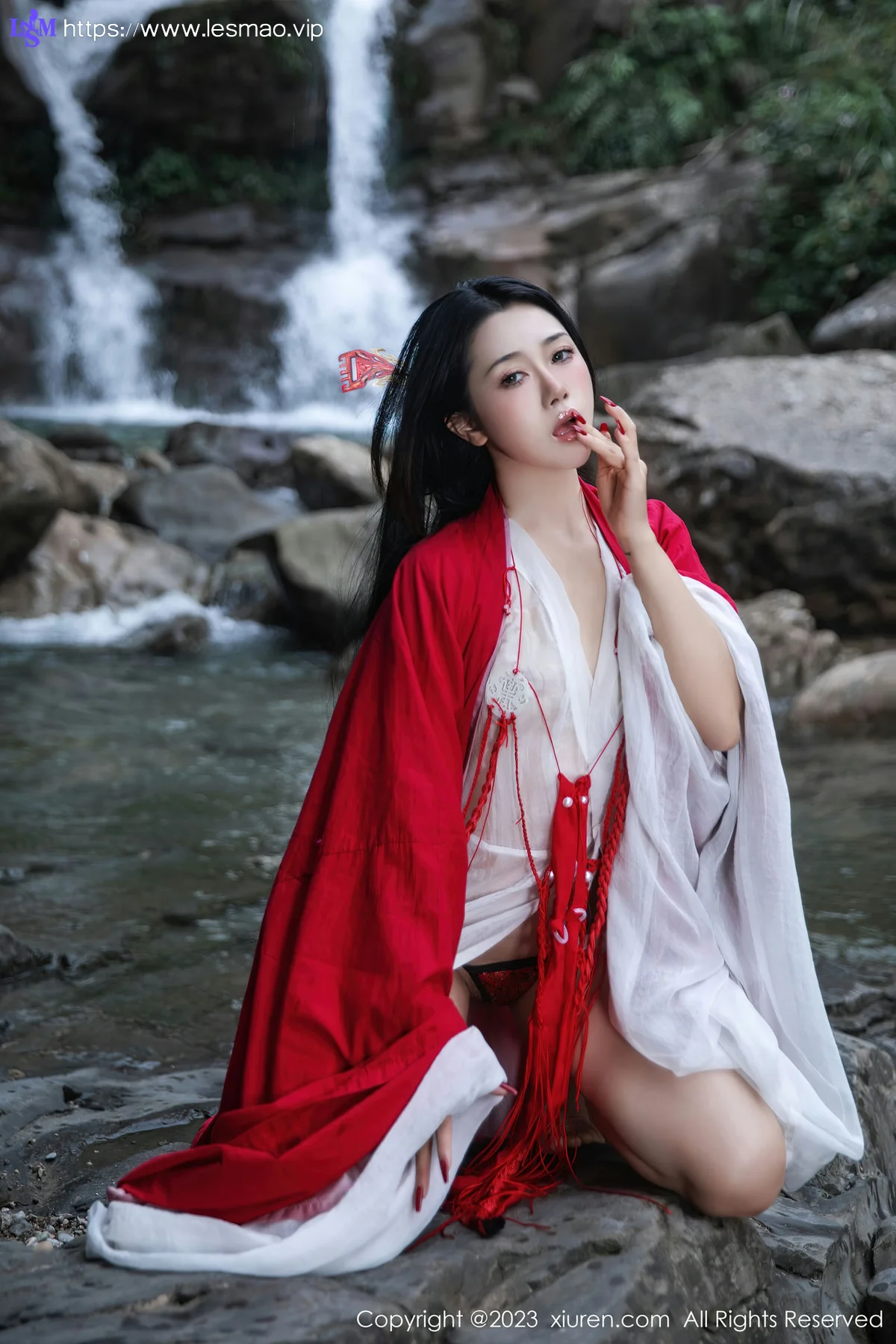 XiuRen 秀人 No.7295  严利娅Yuliya 户外诱惑红色古装性感写真 - 27