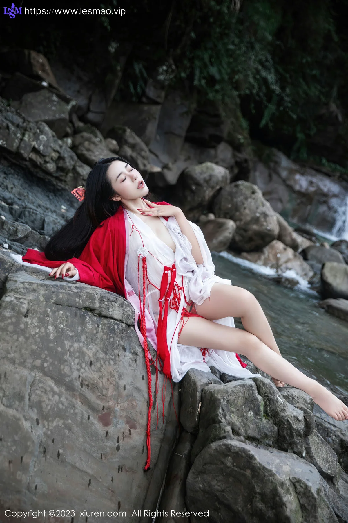 XiuRen 秀人 No.7295  严利娅Yuliya 户外诱惑红色古装性感写真 - 28