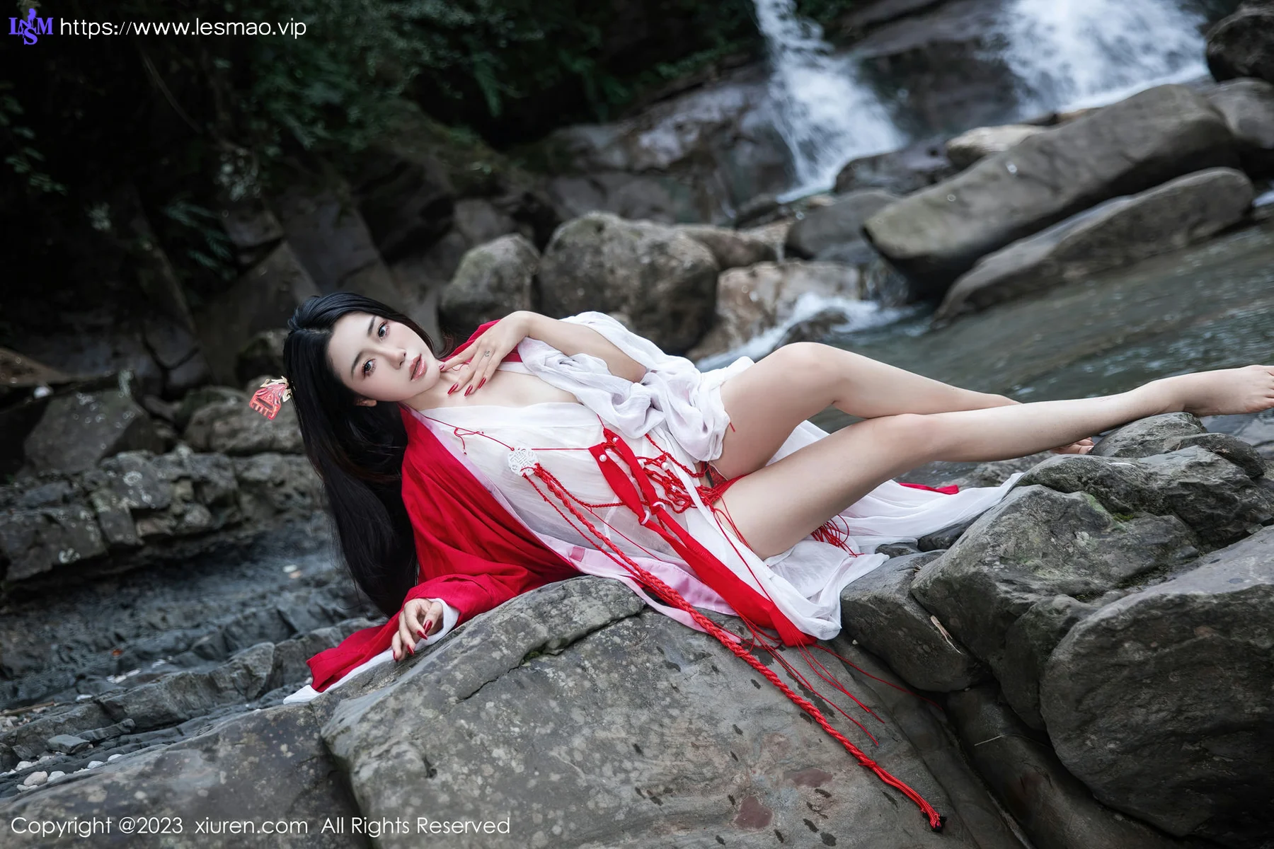 XiuRen 秀人 No.7295  严利娅Yuliya 户外诱惑红色古装性感写真 - 29