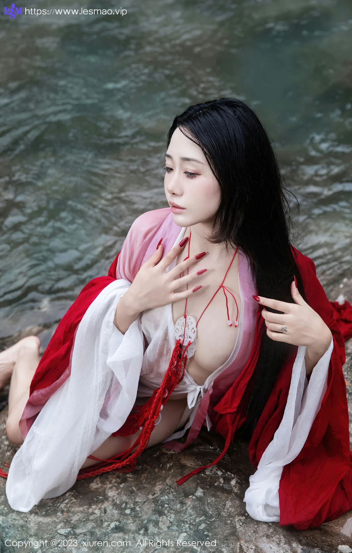 XiuRen 秀人 No.7295  严利娅Yuliya 户外诱惑红色古装性感写真 - 32