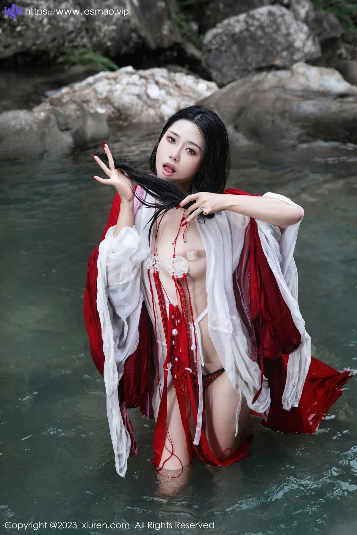 XiuRen 秀人 No.7295  严利娅Yuliya 户外诱惑红色古装性感写真 - 33