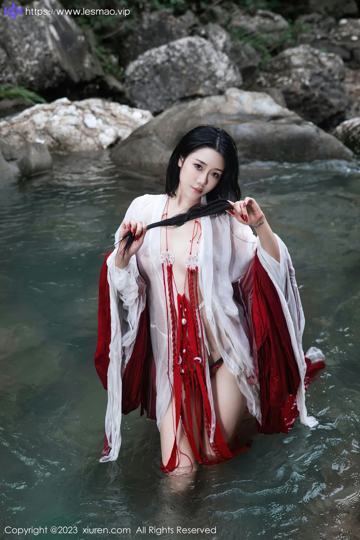 XiuRen 秀人 No.7295  严利娅Yuliya 户外诱惑红色古装性感写真 - 34