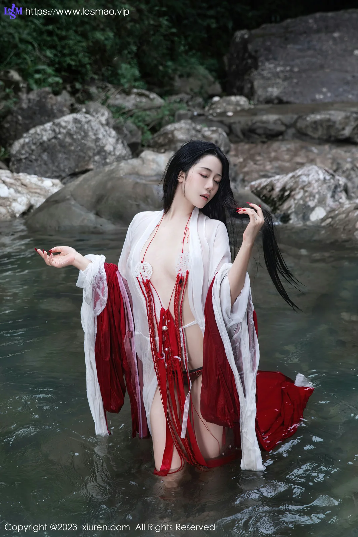 XiuRen 秀人 No.7295  严利娅Yuliya 户外诱惑红色古装性感写真 - 35