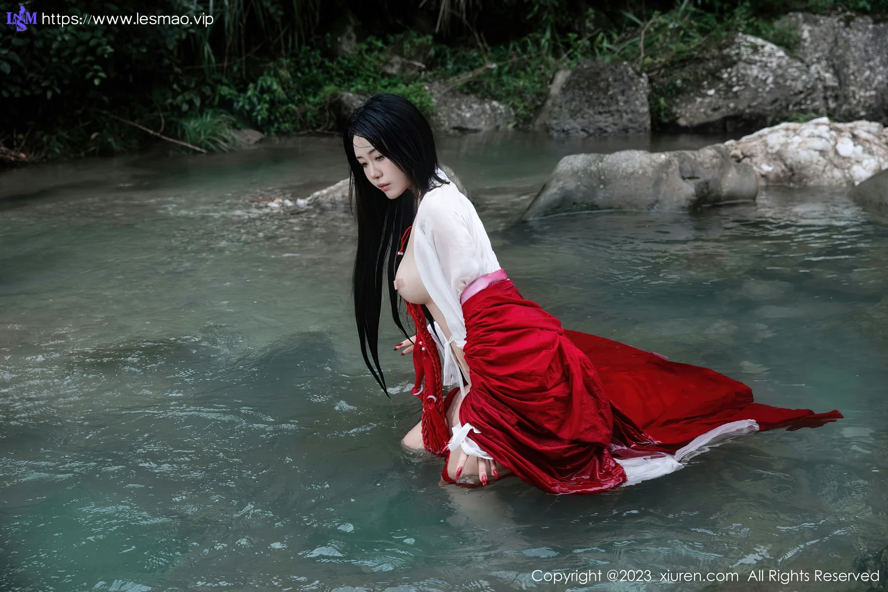 XiuRen 秀人 No.7295  严利娅Yuliya 户外诱惑红色古装性感写真 - 37
