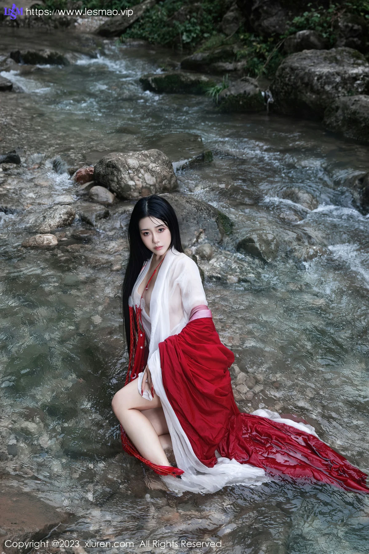 XiuRen 秀人 No.7295  严利娅Yuliya 户外诱惑红色古装性感写真 - 38