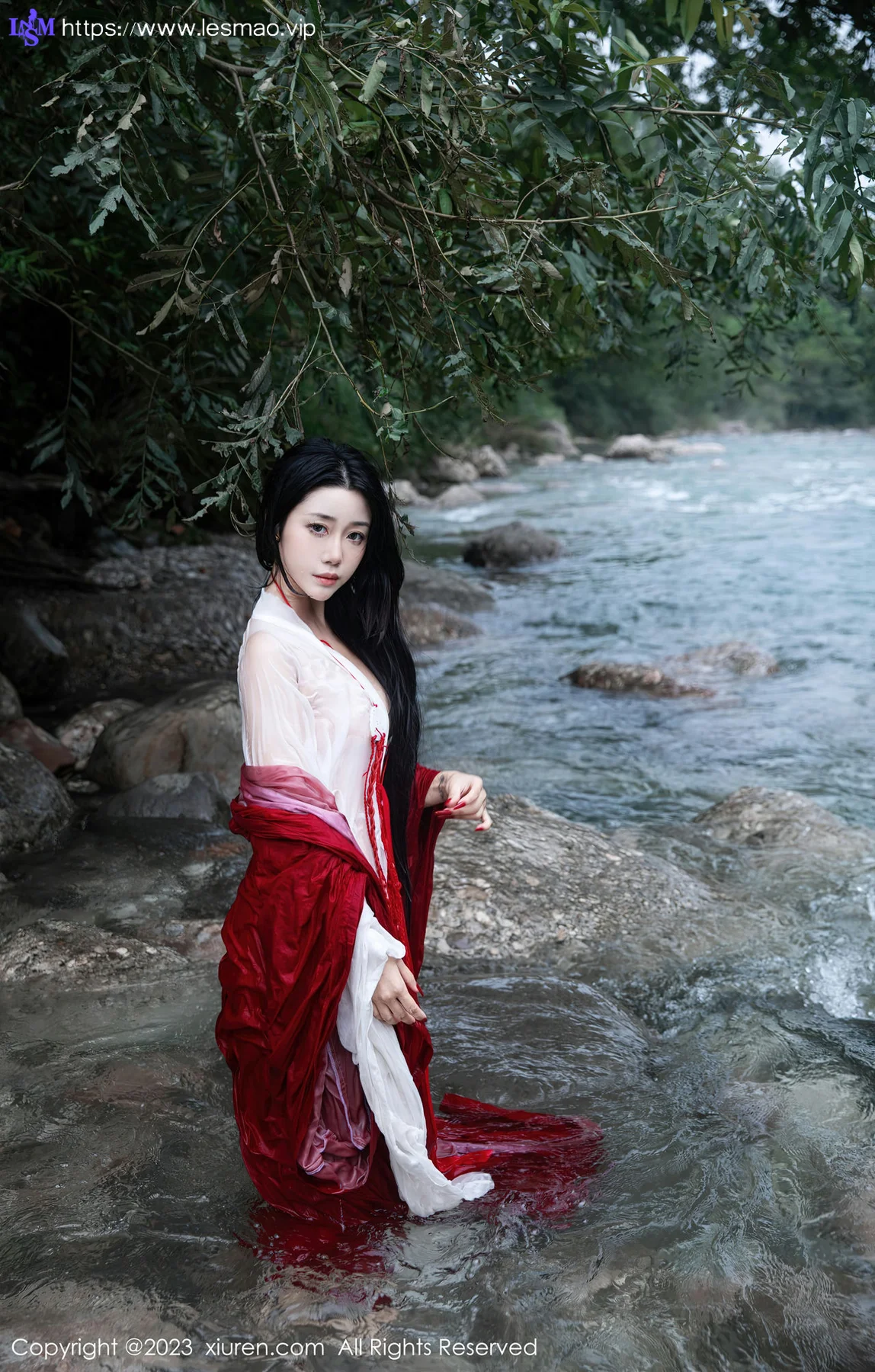 XiuRen 秀人 No.7295  严利娅Yuliya 户外诱惑红色古装性感写真 - 39