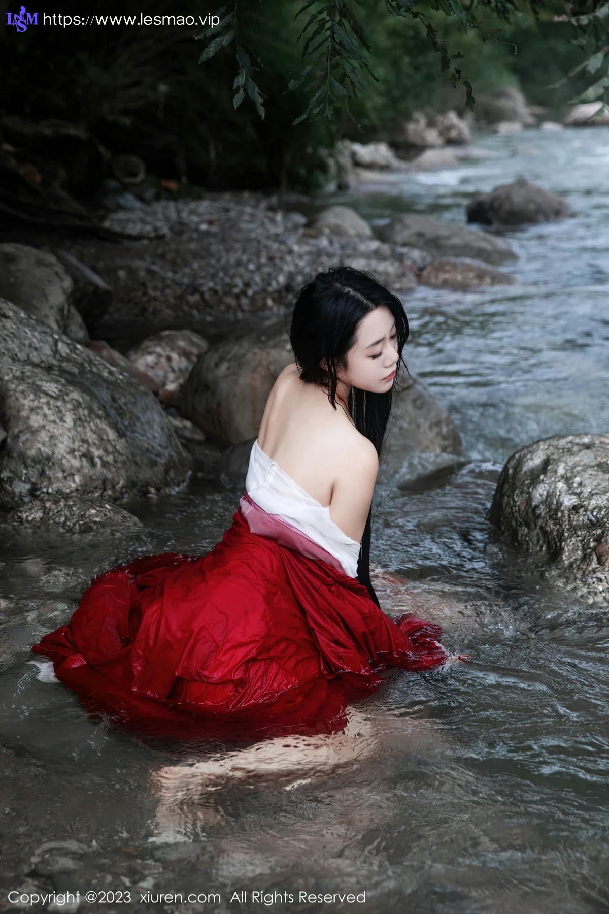 XiuRen 秀人 No.7295  严利娅Yuliya 户外诱惑红色古装性感写真 - 41
