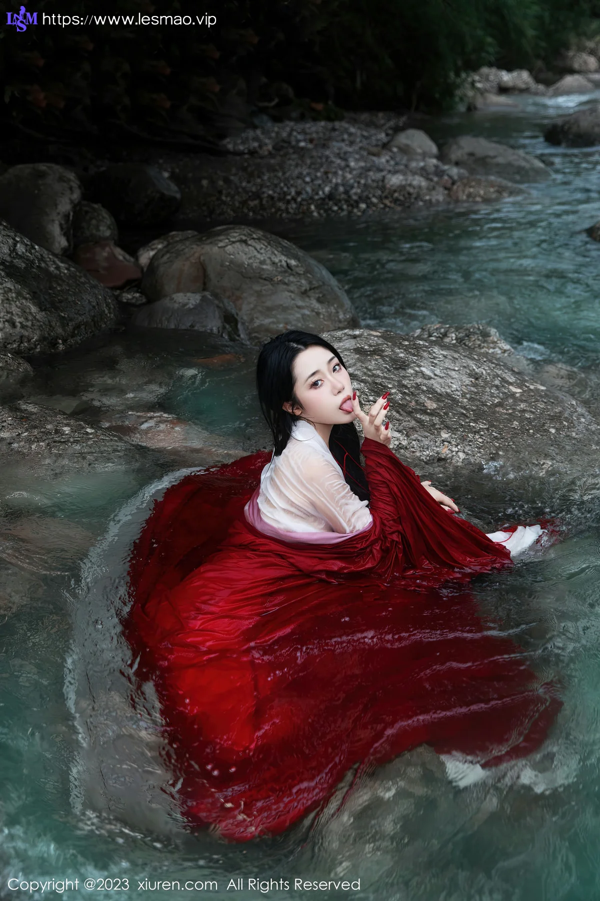 XiuRen 秀人 No.7295  严利娅Yuliya 户外诱惑红色古装性感写真 - 43