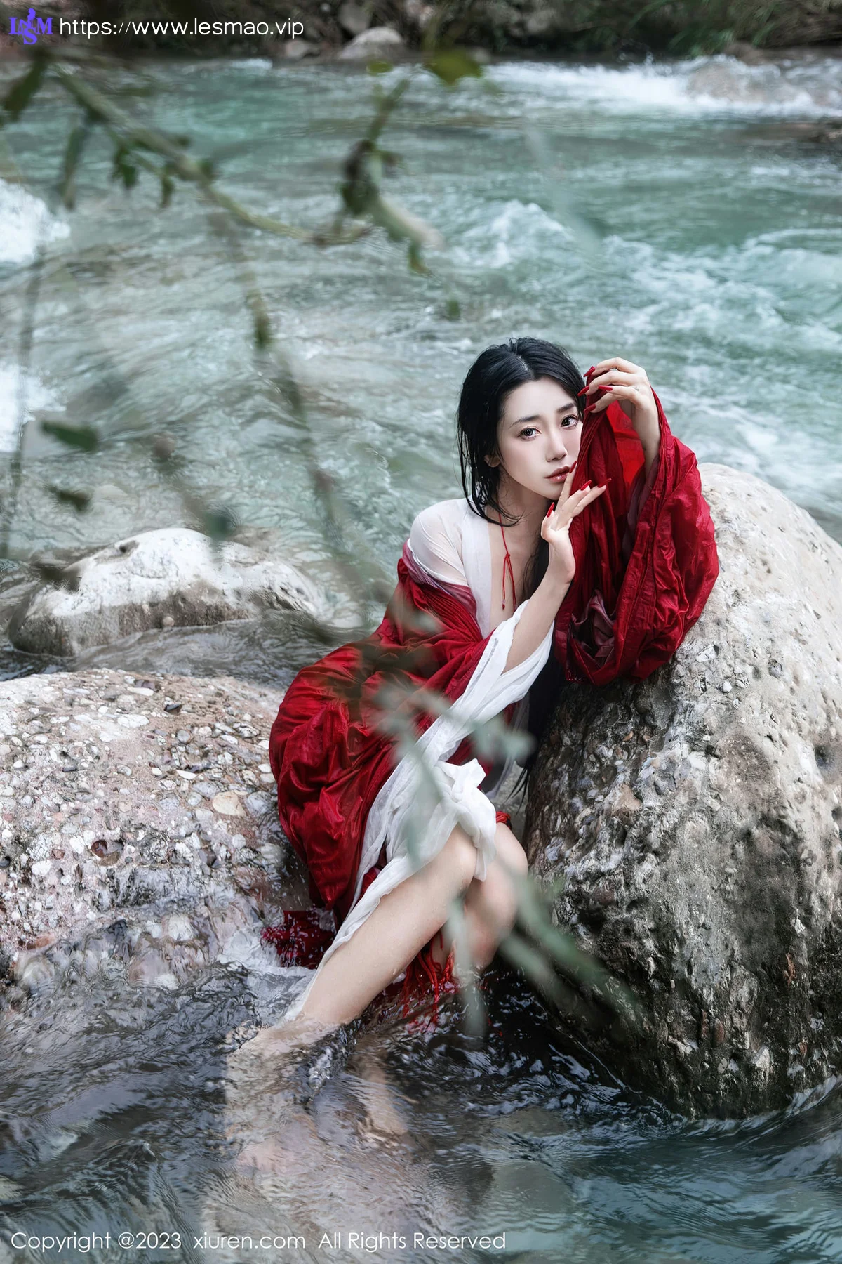 XiuRen 秀人 No.7295  严利娅Yuliya 户外诱惑红色古装性感写真 - 49