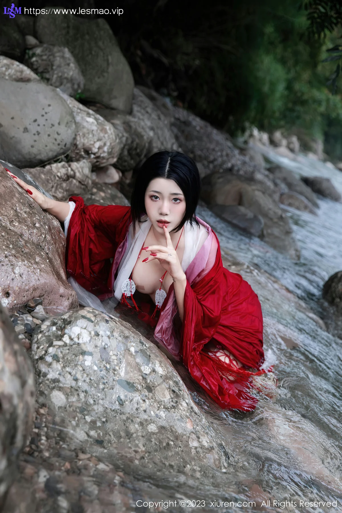 XiuRen 秀人 No.7295  严利娅Yuliya 户外诱惑红色古装性感写真 - 57