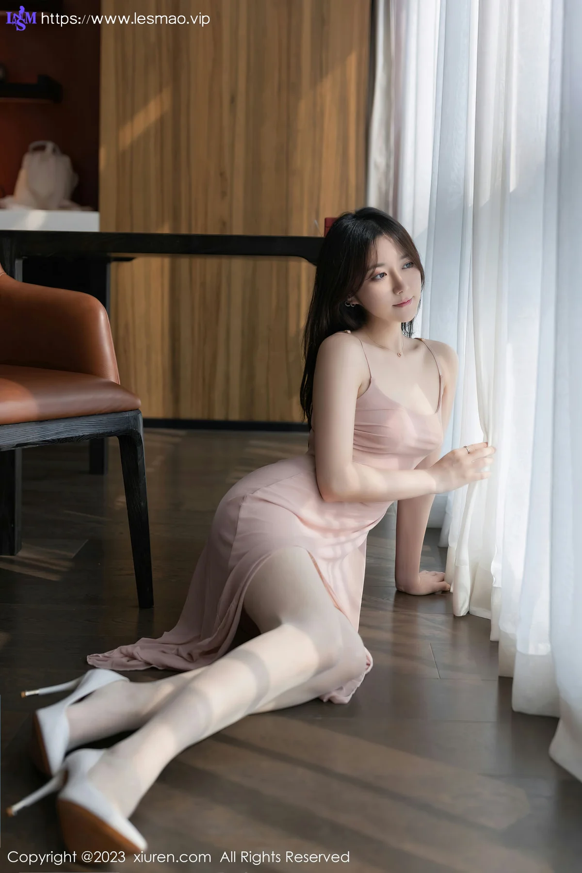 XiuRen 秀人 No.7429  鱼子酱Fish 吊带长裙性感写真1 - 4