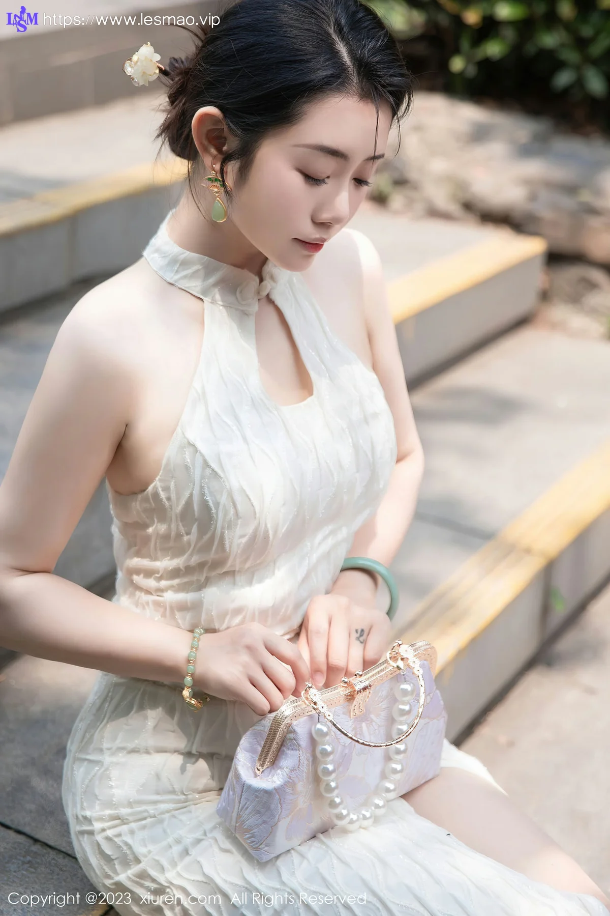 XiuRen 秀人 No.7435  严利娅Yuliya 白色旗袍性感写真 - 11