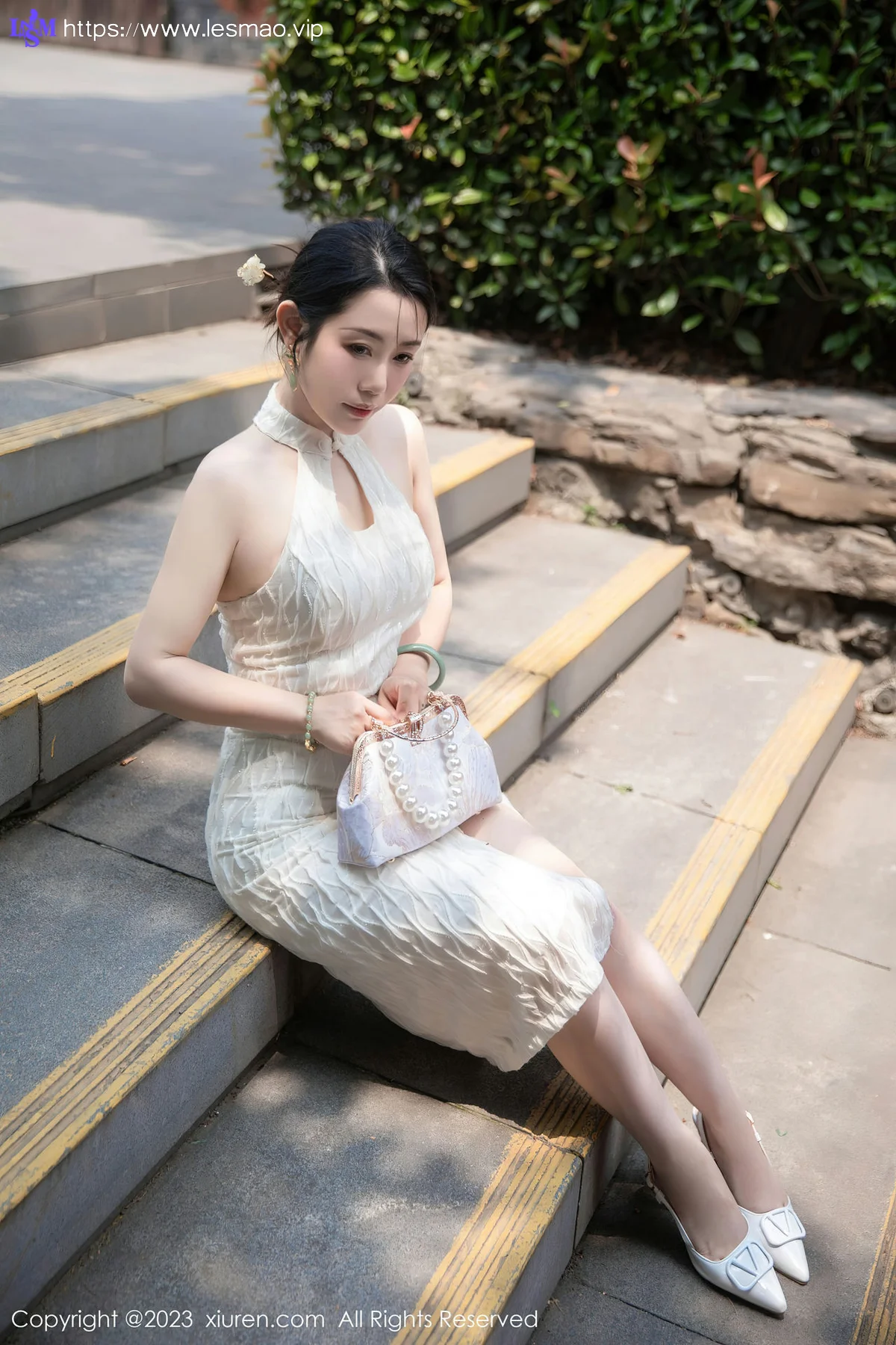 XiuRen 秀人 No.7435  严利娅Yuliya 白色旗袍性感写真 - 12
