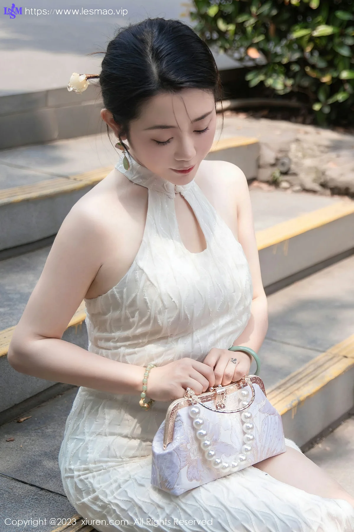 XiuRen 秀人 No.7435  严利娅Yuliya 白色旗袍性感写真 - 13
