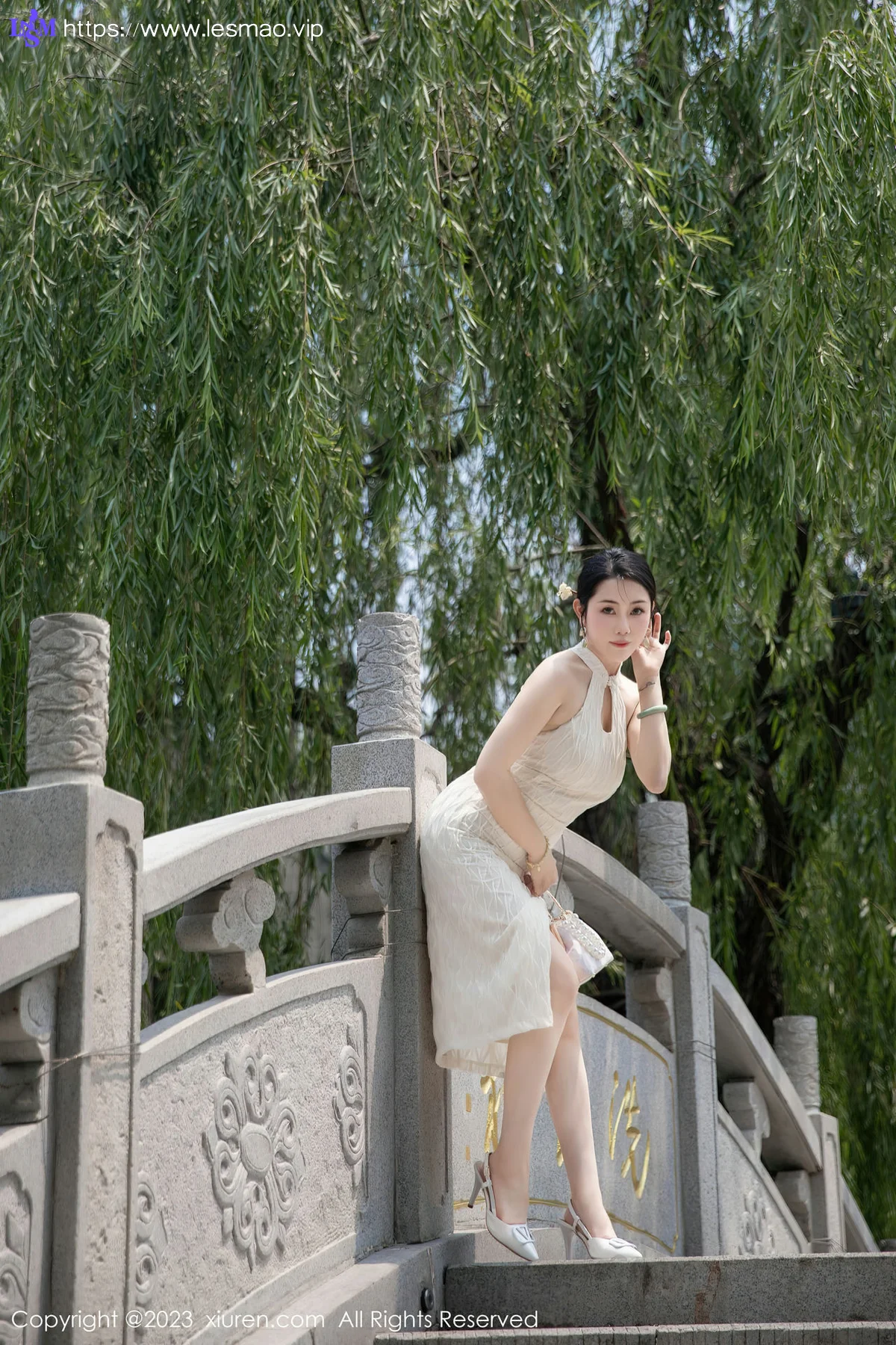 XiuRen 秀人 No.7435  严利娅Yuliya 白色旗袍性感写真 - 14