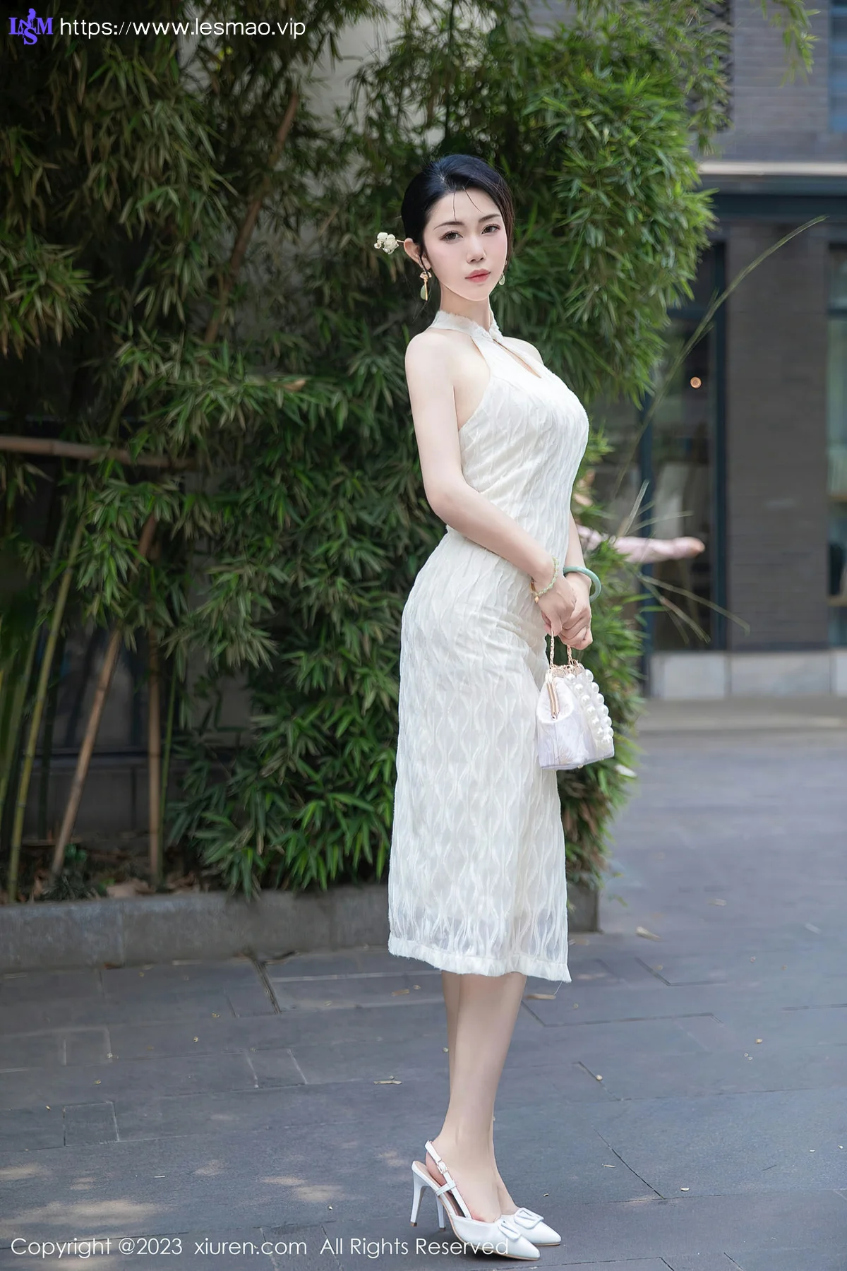 XiuRen 秀人 No.7435  严利娅Yuliya 白色旗袍性感写真 - 17