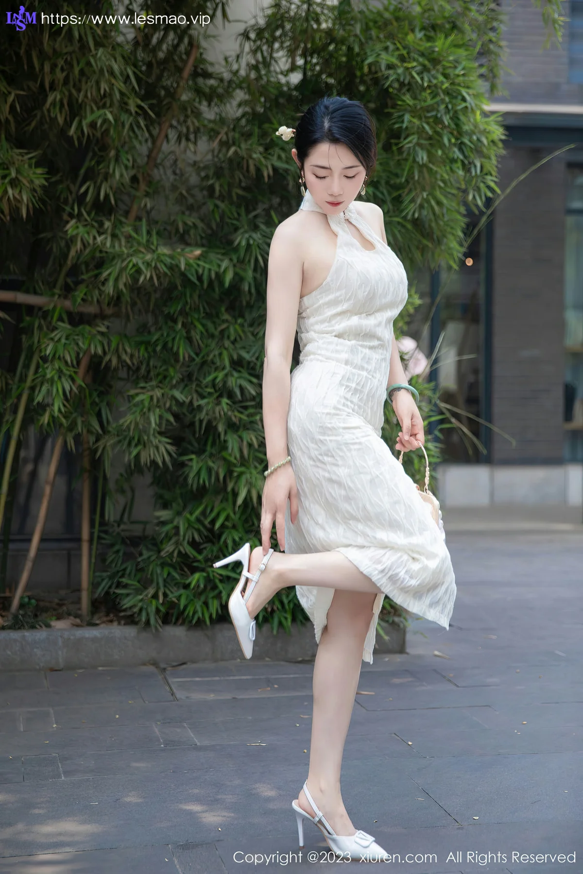 XiuRen 秀人 No.7435  严利娅Yuliya 白色旗袍性感写真 - 18