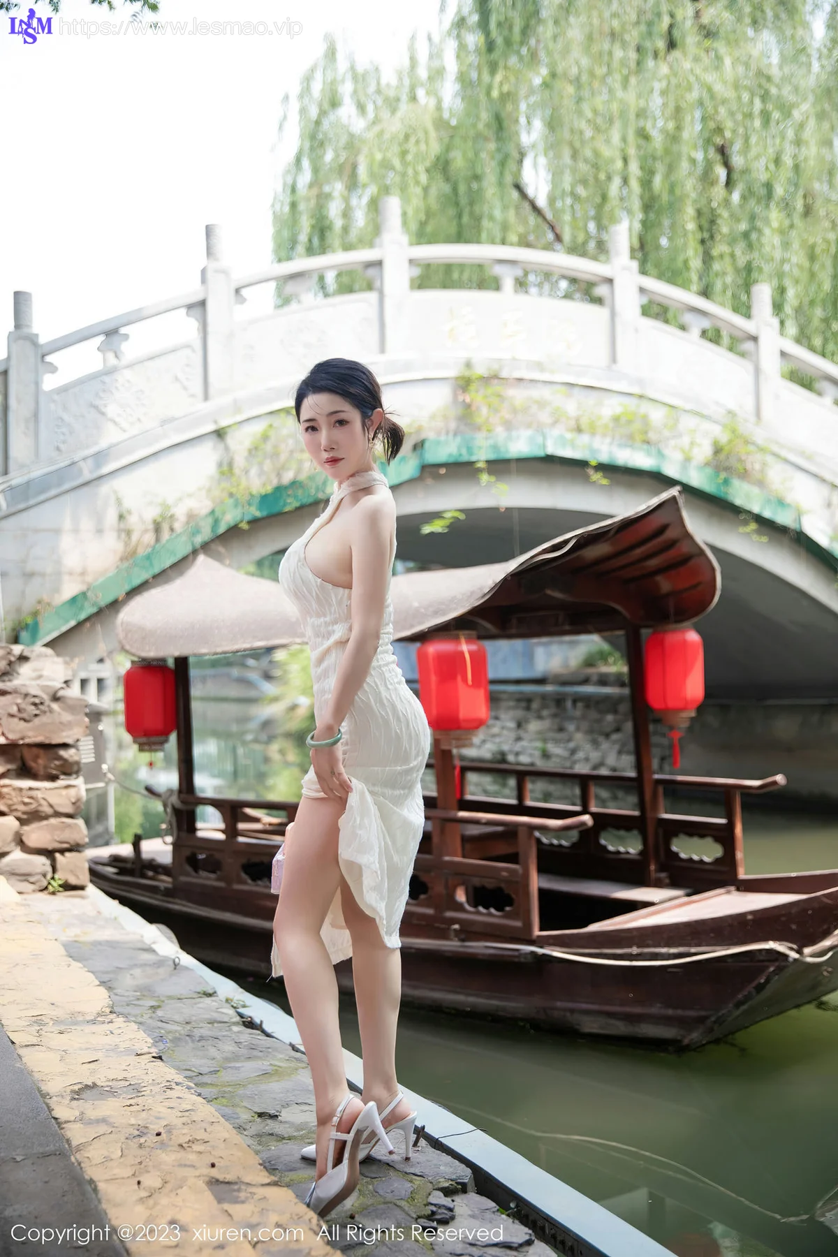 XiuRen 秀人 No.7435  严利娅Yuliya 白色旗袍性感写真 - 20