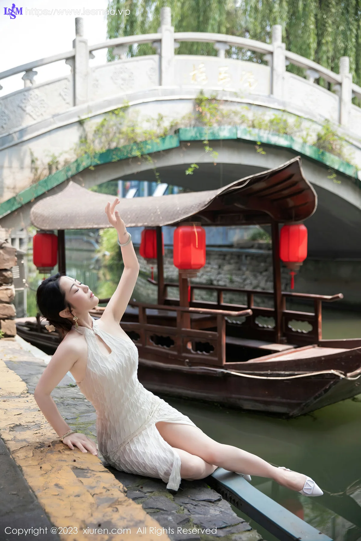 XiuRen 秀人 No.7435  严利娅Yuliya 白色旗袍性感写真 - 21
