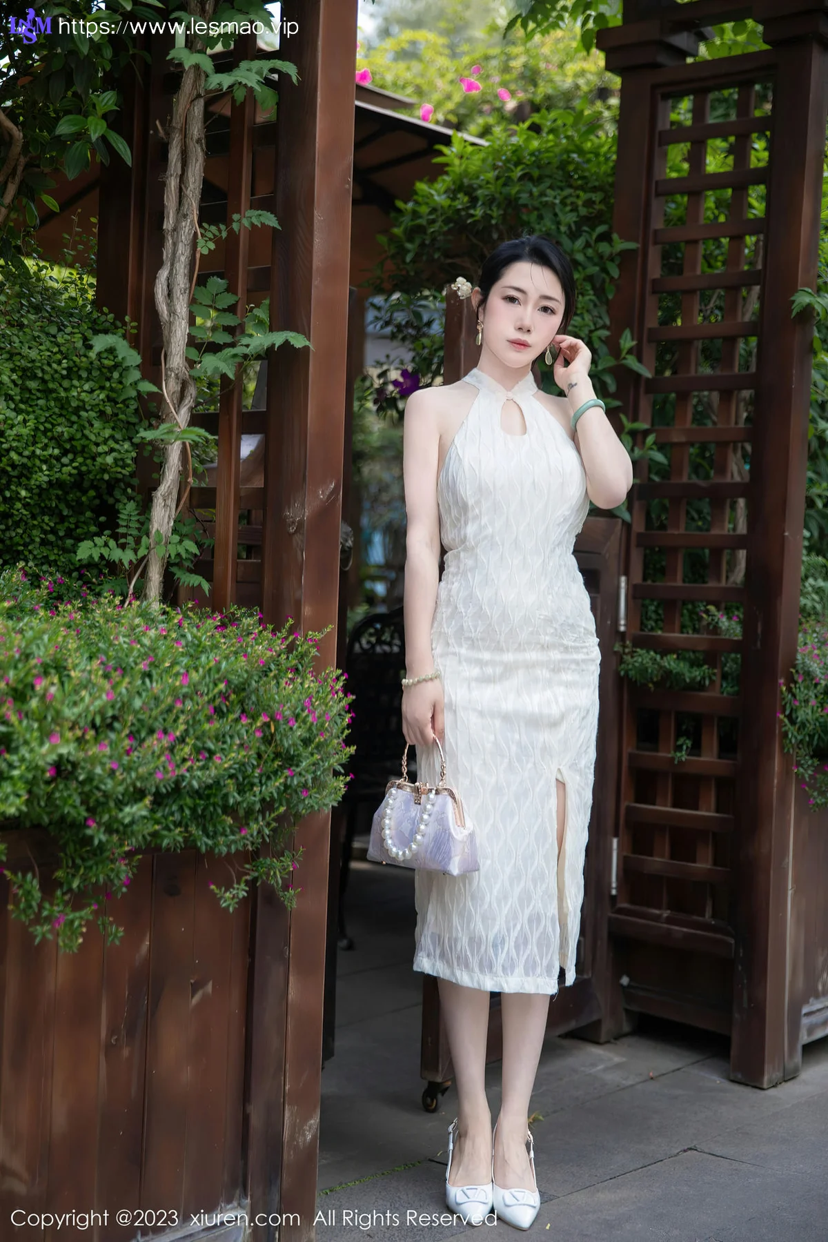 XiuRen 秀人 No.7435  严利娅Yuliya 白色旗袍性感写真 - 29