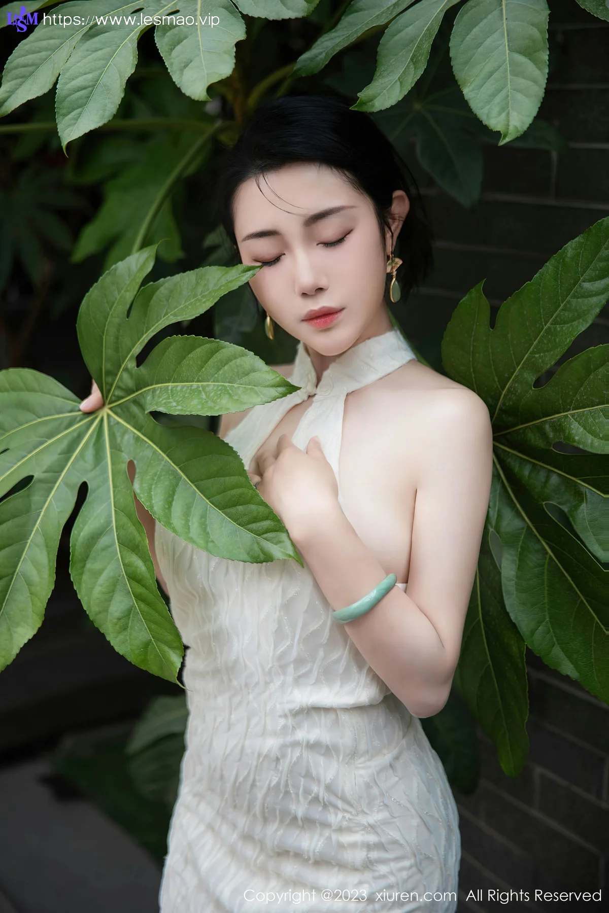 XiuRen 秀人 No.7435  严利娅Yuliya 白色旗袍性感写真 - 30