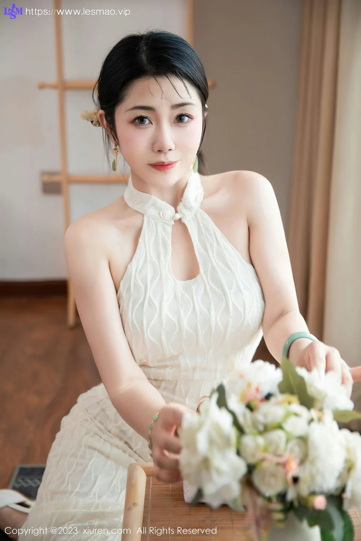 XiuRen 秀人 No.7435  严利娅Yuliya 白色旗袍性感写真 - 35