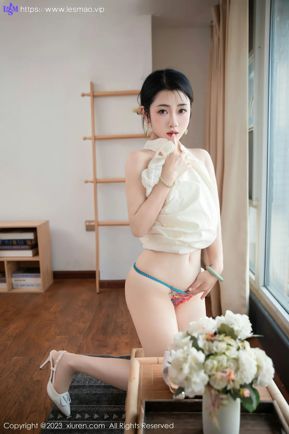 XiuRen 秀人 No.7435  严利娅Yuliya 白色旗袍性感写真 - 38