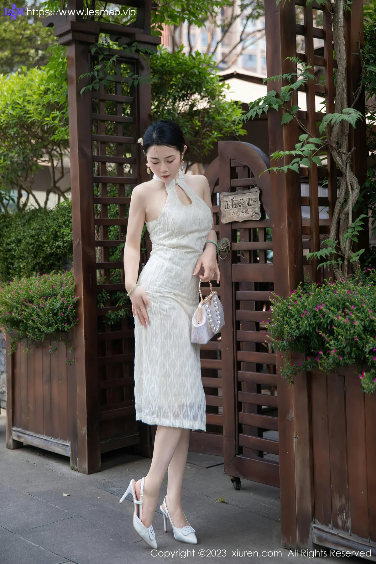 XiuRen 秀人 No.7435  严利娅Yuliya 白色旗袍性感写真 - 71