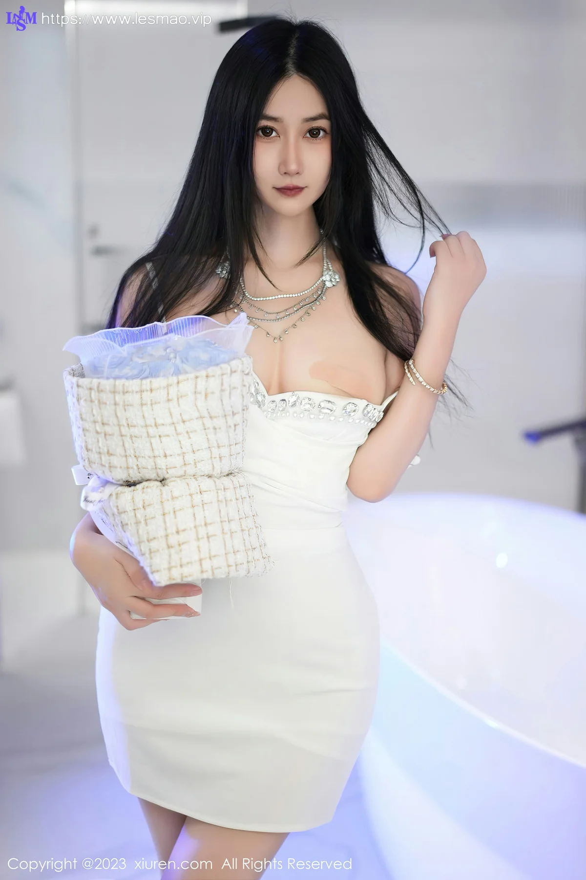 XiuRen 秀人 No.7447  laura阿姣 吊带短裙性感写真 - 12