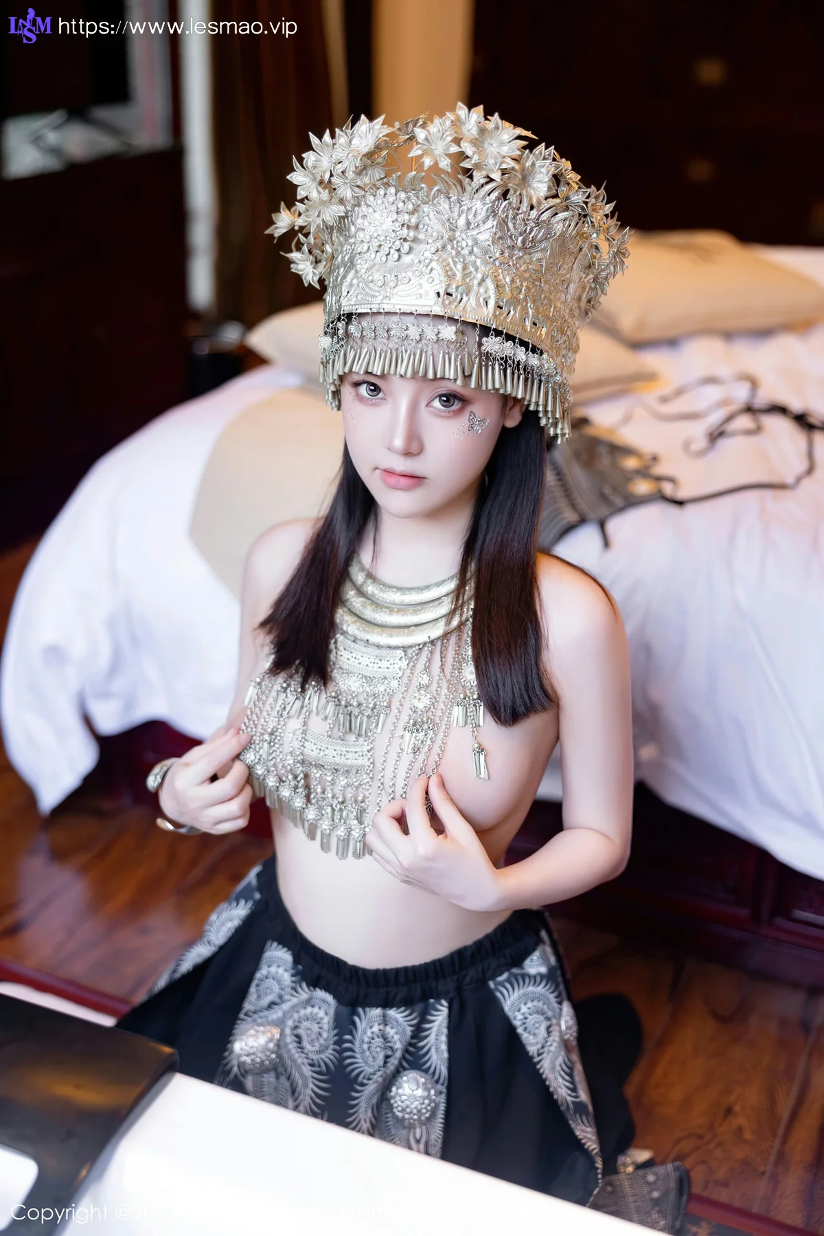XiuRen 秀人 No.7448  豆瓣酱 银饰苗族服饰性感写真111 - 43