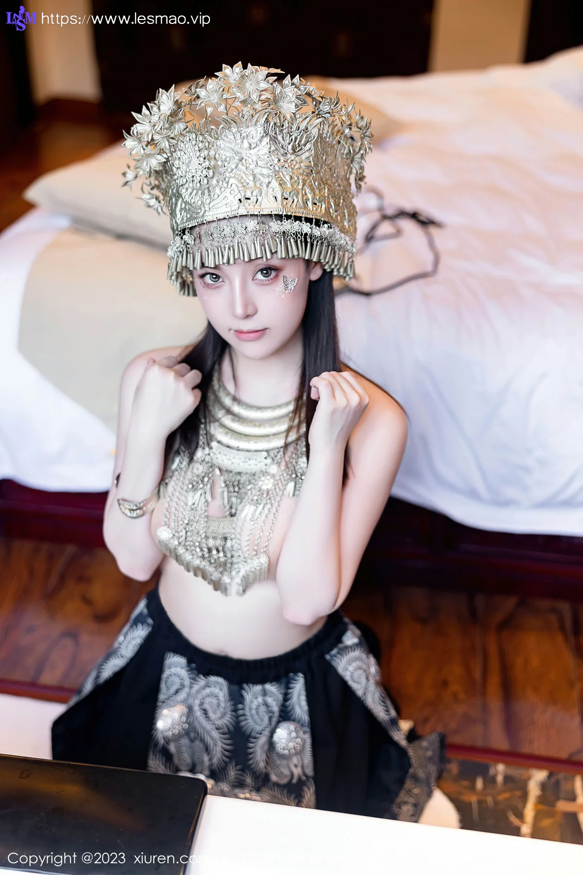XiuRen 秀人 No.7448  豆瓣酱 银饰苗族服饰性感写真111 - 44