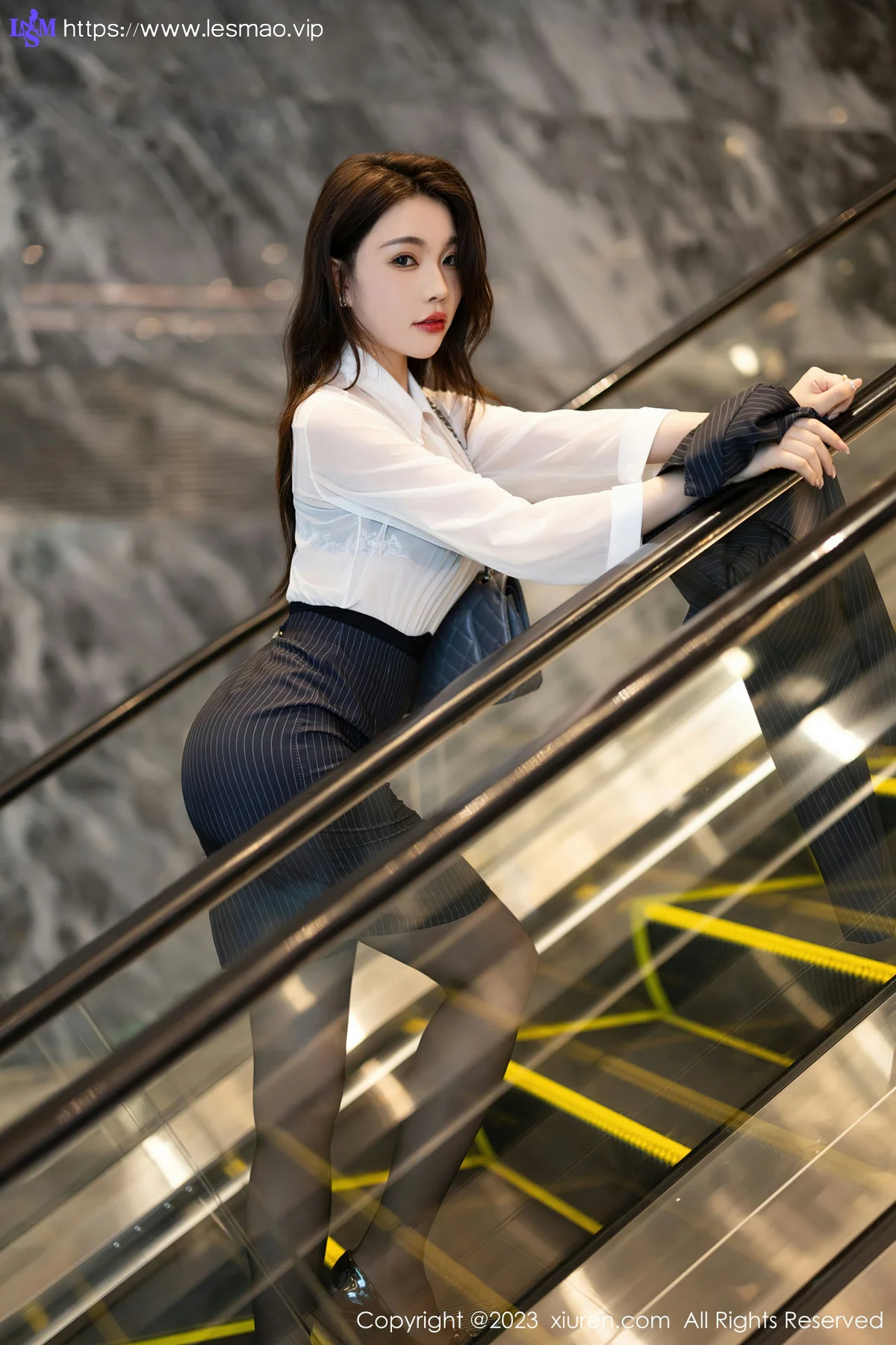XiuRen 秀人 No.7508  徐莉芝Booty 深灰色OL安吉旅拍1 - 12