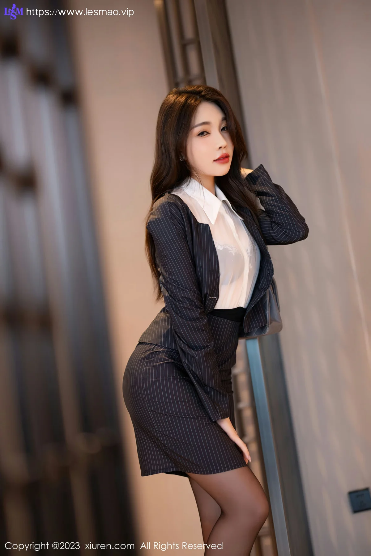 XiuRen 秀人 No.7508  徐莉芝Booty 深灰色OL安吉旅拍1 - 20