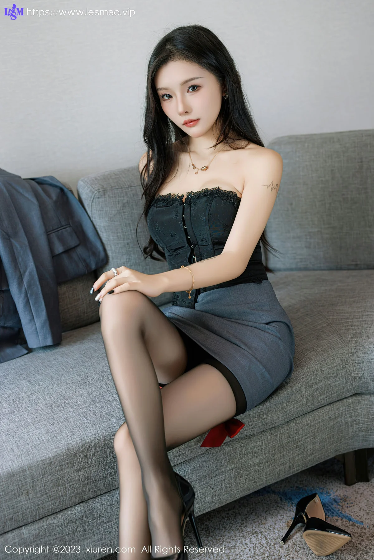 XiuRen 秀人 No.7511  七七kiko  灰色西服性感写真3 - 15