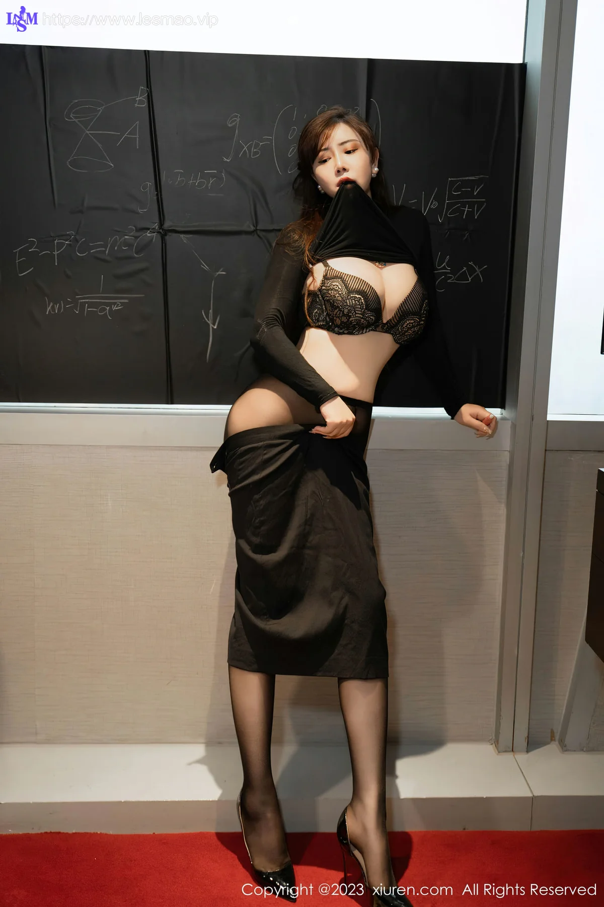 XiuRen 秀人 No.7513  王婉悠Queen 性感短裙写真 - 16