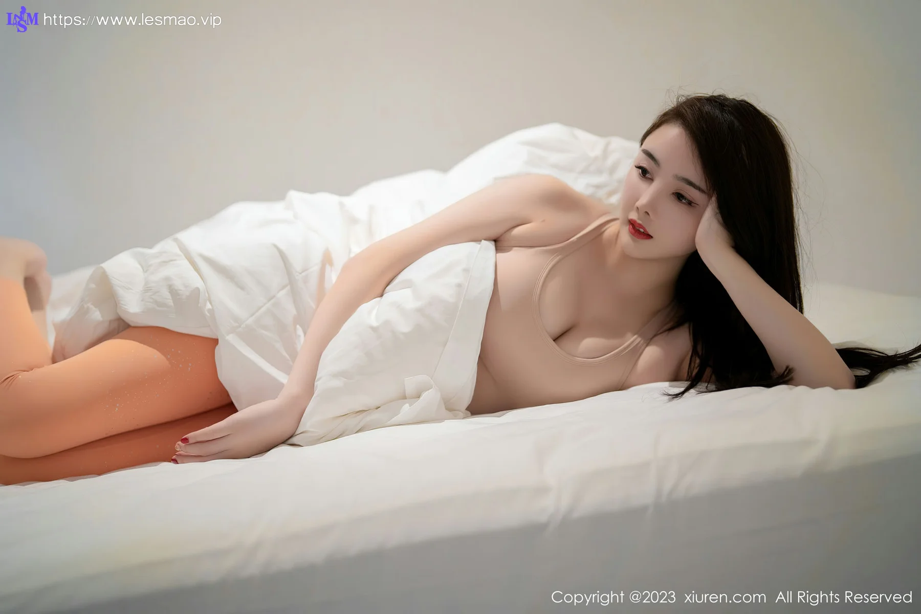 XiuRen 秀人 No.7517  summer宝宝 诱人原色丝袜性感写真 - 17