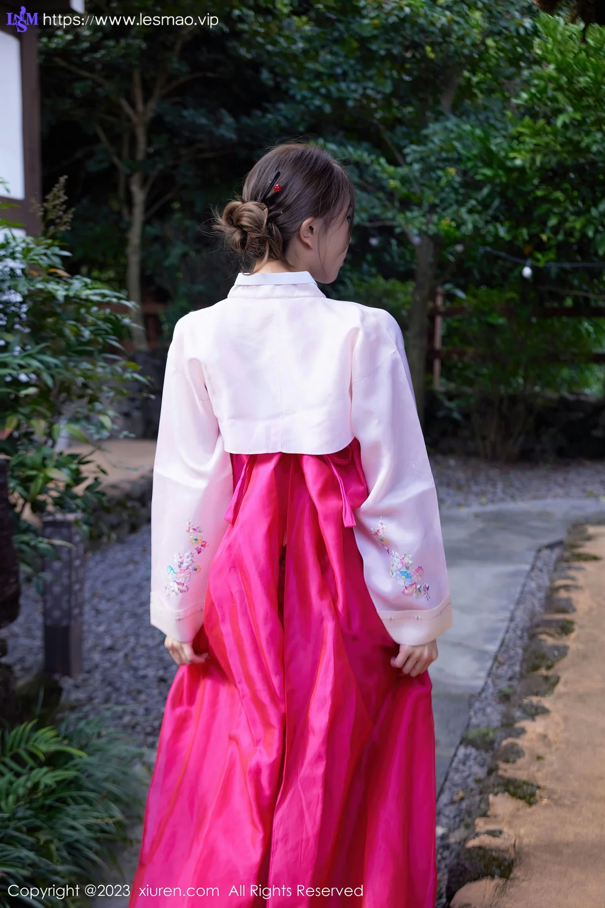 XiuRen 秀人 No.7522  tina_甜仔  红色打长今服饰济州岛旅拍33 - 12