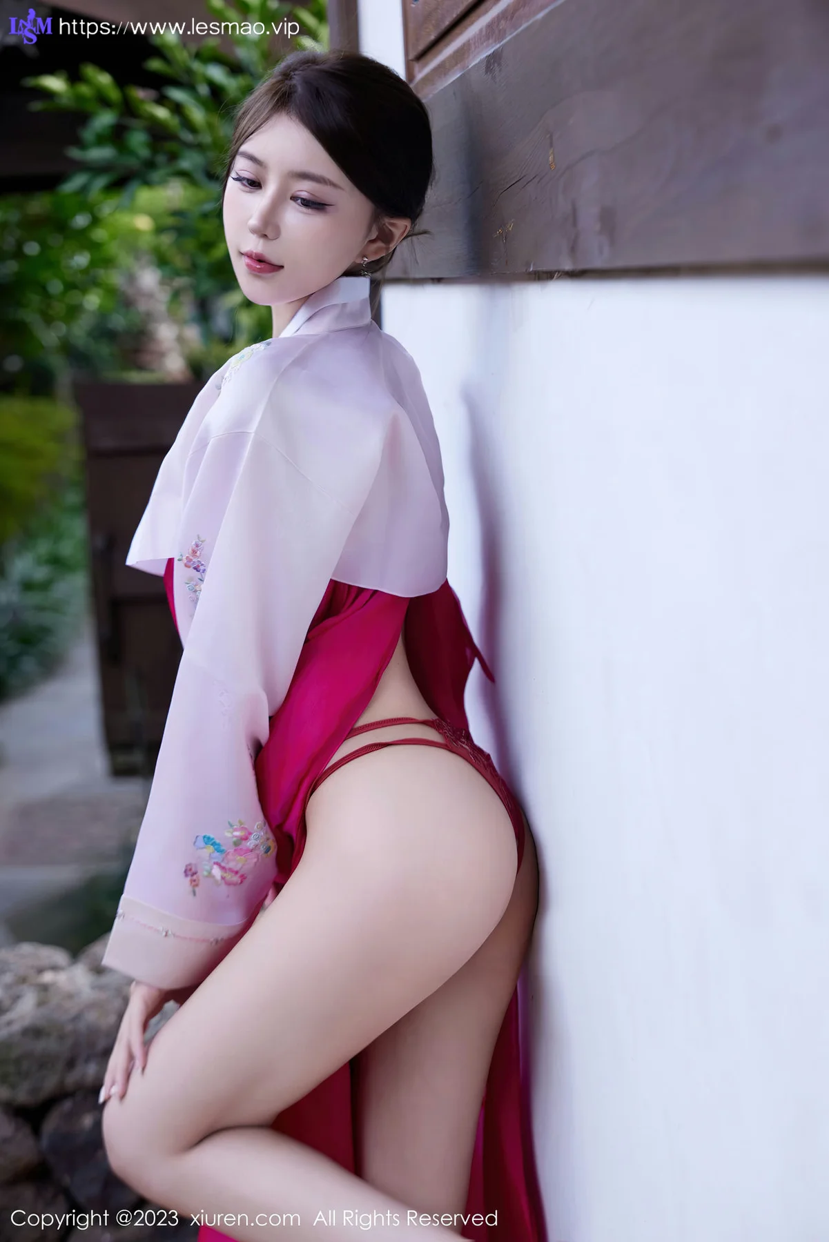 XiuRen 秀人 No.7522  tina_甜仔  红色打长今服饰济州岛旅拍33 - 24