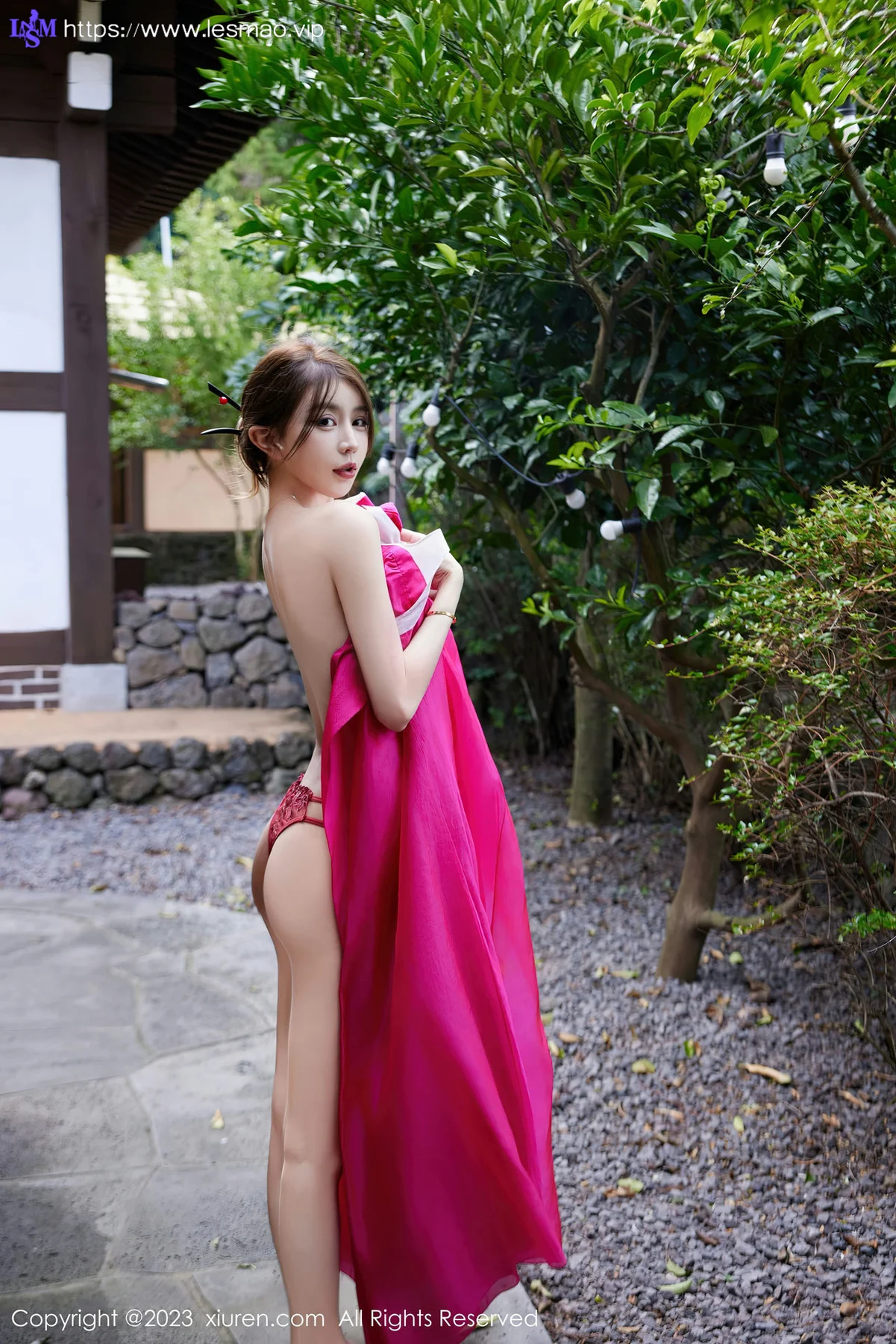 XiuRen 秀人 No.7522  tina_甜仔  红色打长今服饰济州岛旅拍33 - 42