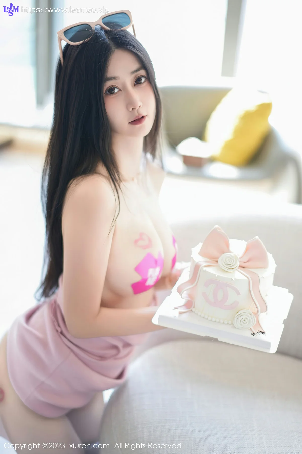 XiuRen 秀人 No.7533  laura阿姣 粉色短裙性感写真 - 30