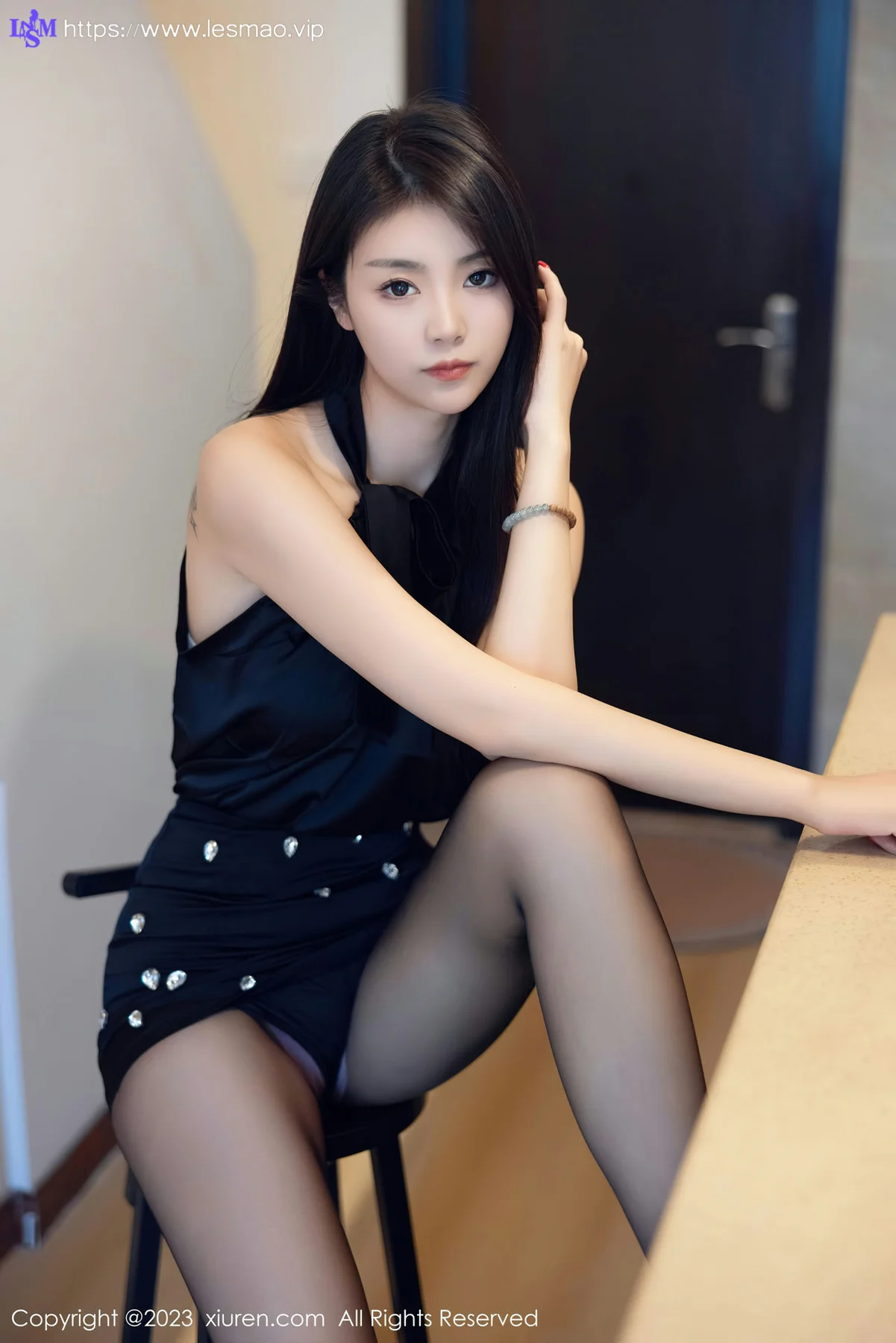 XiuRen 秀人 No.7535  可樂Vicky 圆点短裙性感写真 - 21