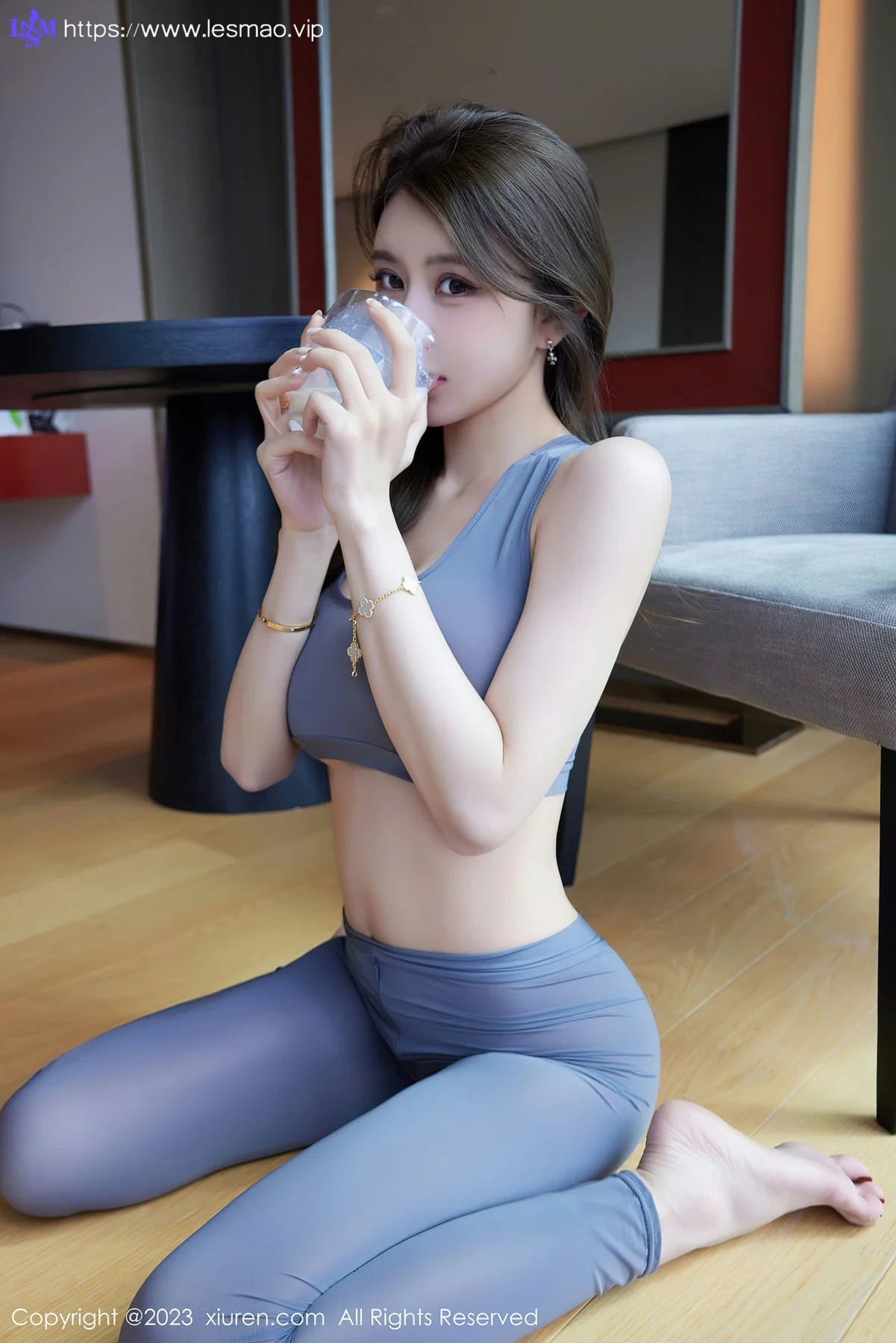 XiuRen 秀人 No.7557 tina_甜仔 灰色瑜伽服饰济州岛旅拍11 - 47