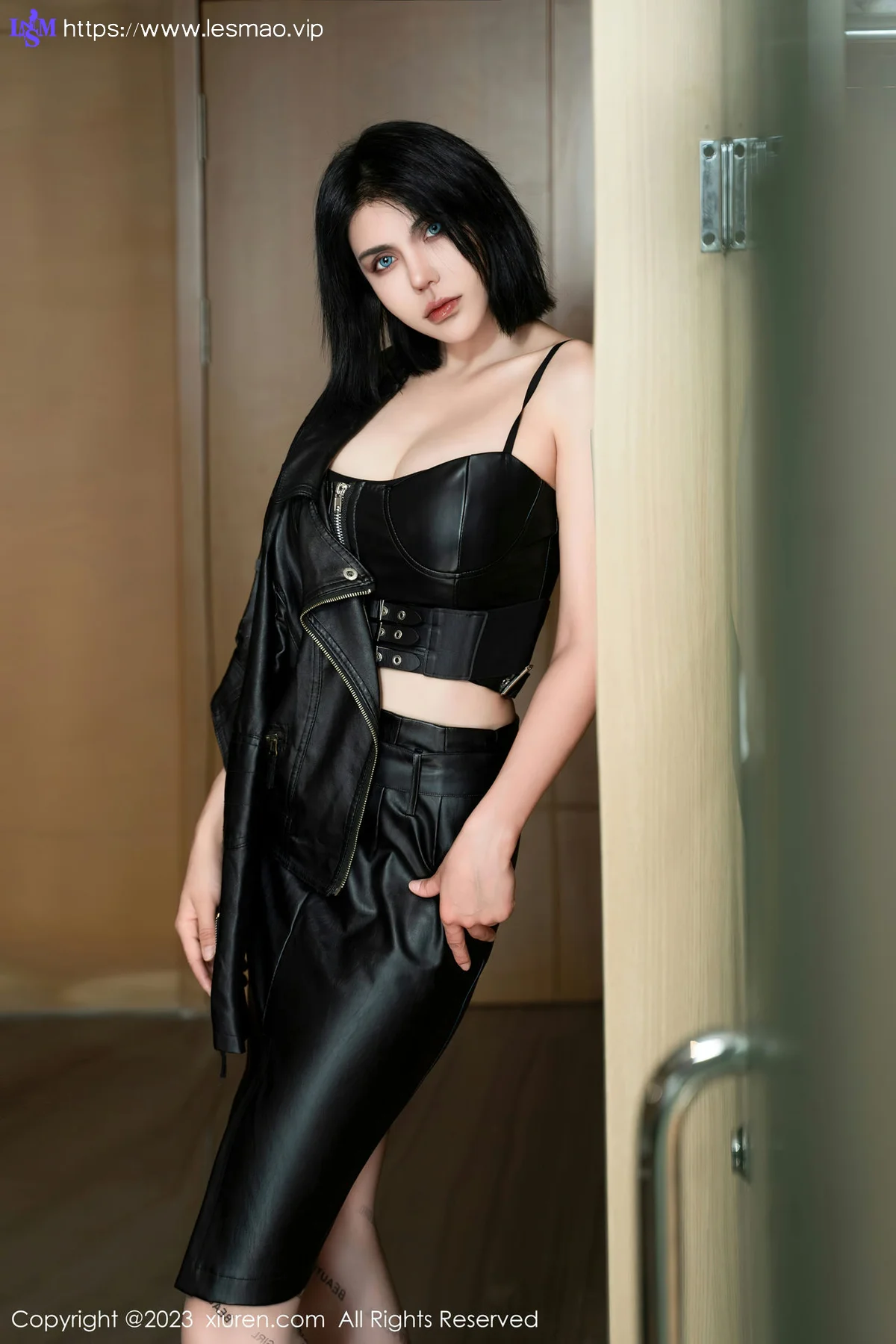 XiuRen 秀人 No.7581  中俄混血 金纯一性感写真 - 12